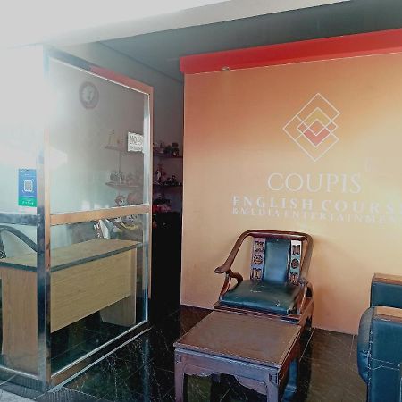 Oyo 3012 Coupis Guesthouse Syariah Pare Esterno foto