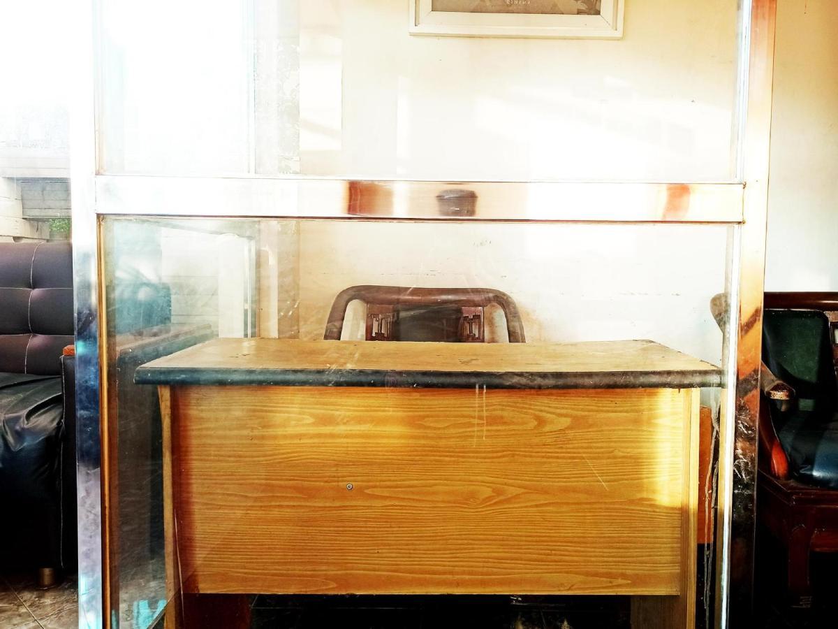 Oyo 3012 Coupis Guesthouse Syariah Pare Esterno foto