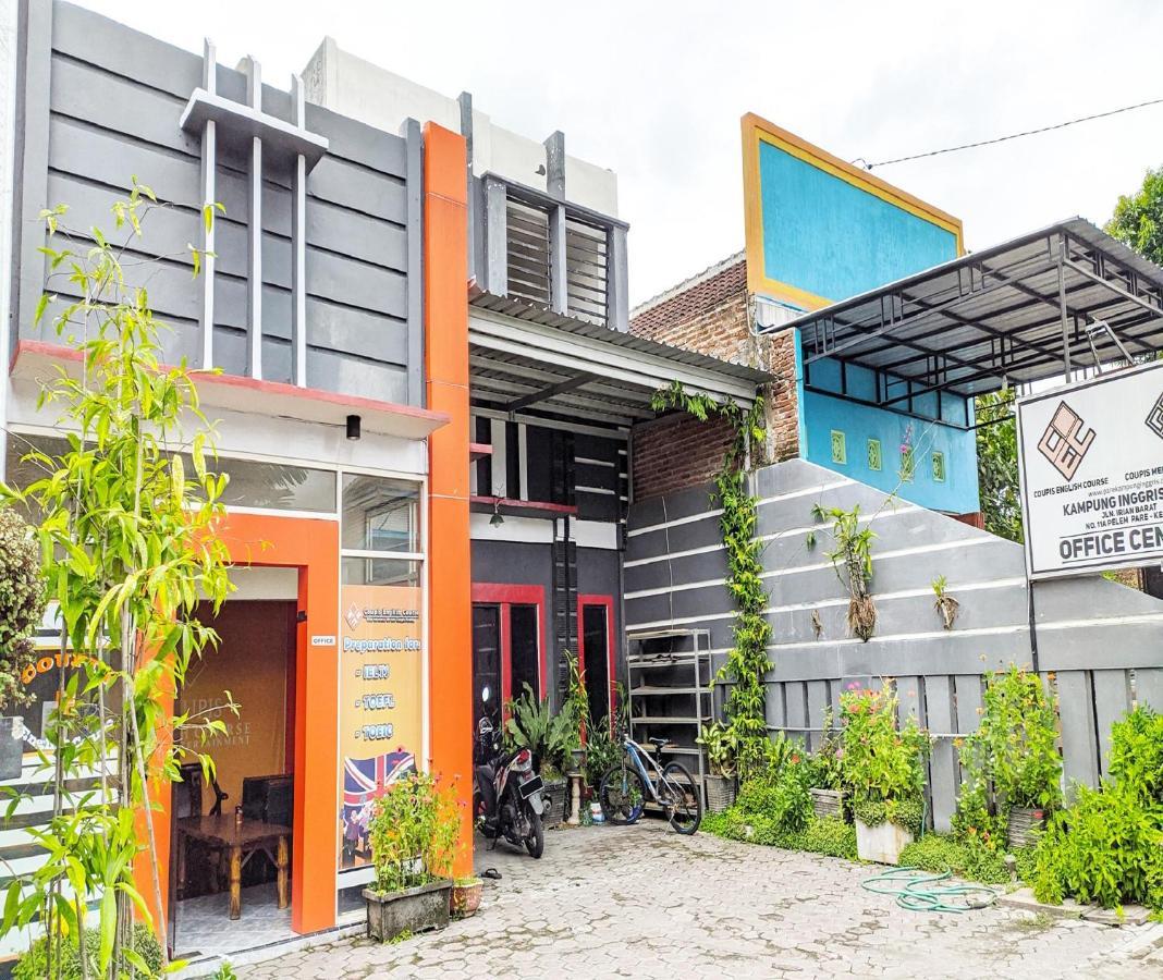 Oyo 3012 Coupis Guesthouse Syariah Pare Esterno foto