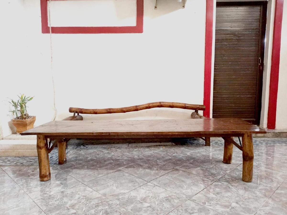 Oyo 3012 Coupis Guesthouse Syariah Pare Esterno foto